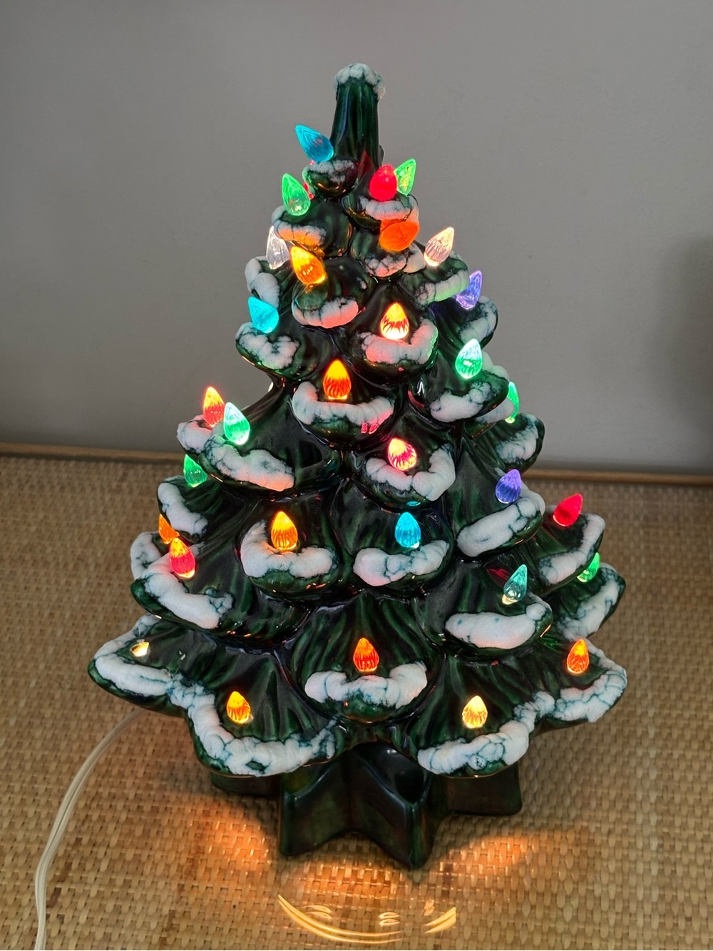 Beautiful Vintage snow-flocked ceramic Christmas tree in great condition!